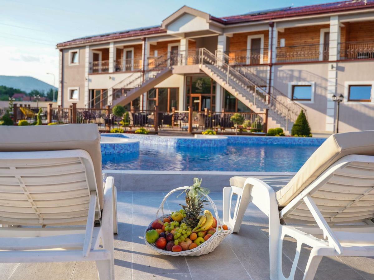 Bed and Breakfast RoyalGarden Nikšić Exterior foto