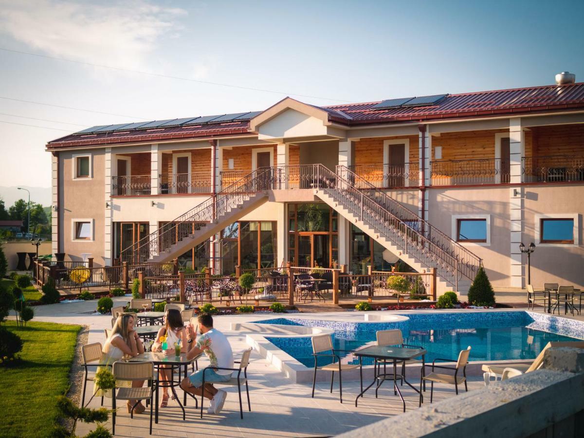 Bed and Breakfast RoyalGarden Nikšić Exterior foto