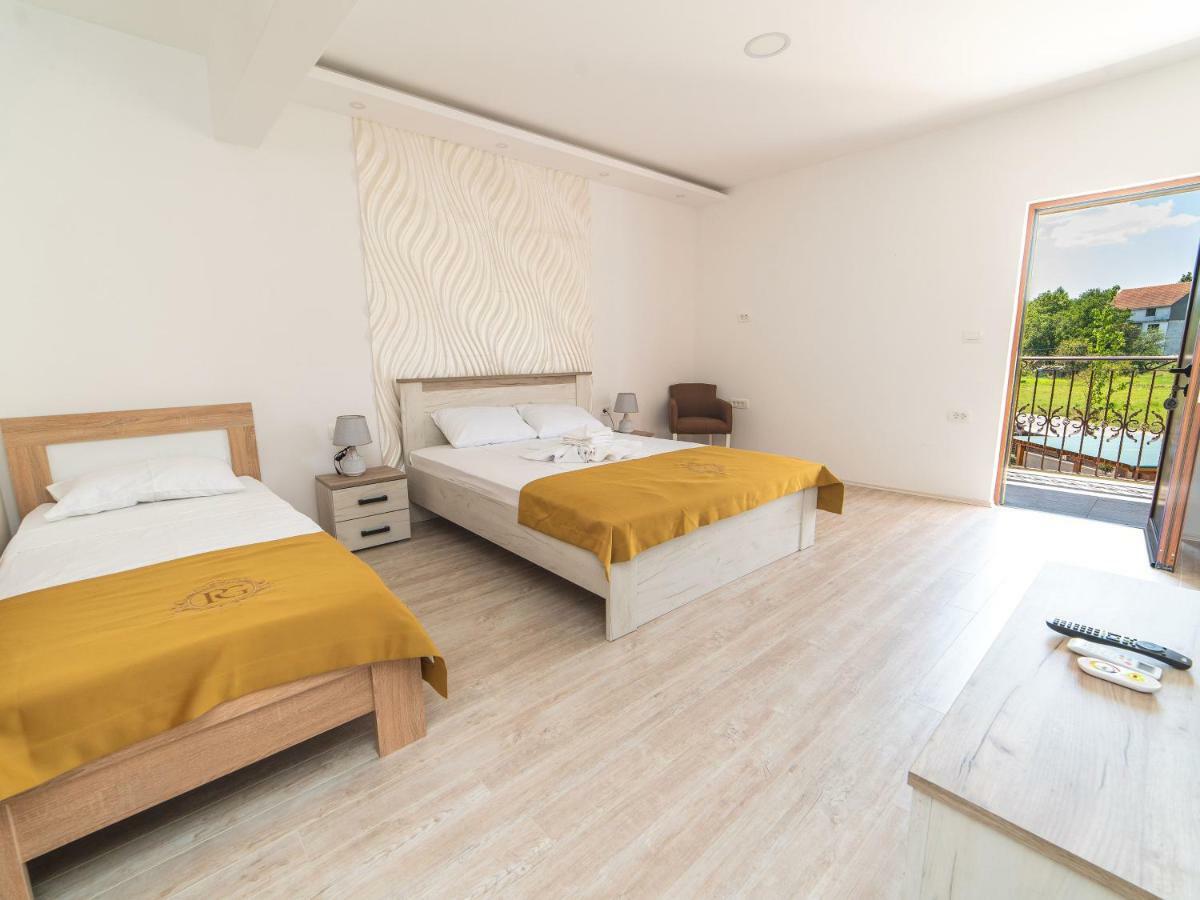 Bed and Breakfast RoyalGarden Nikšić Exterior foto