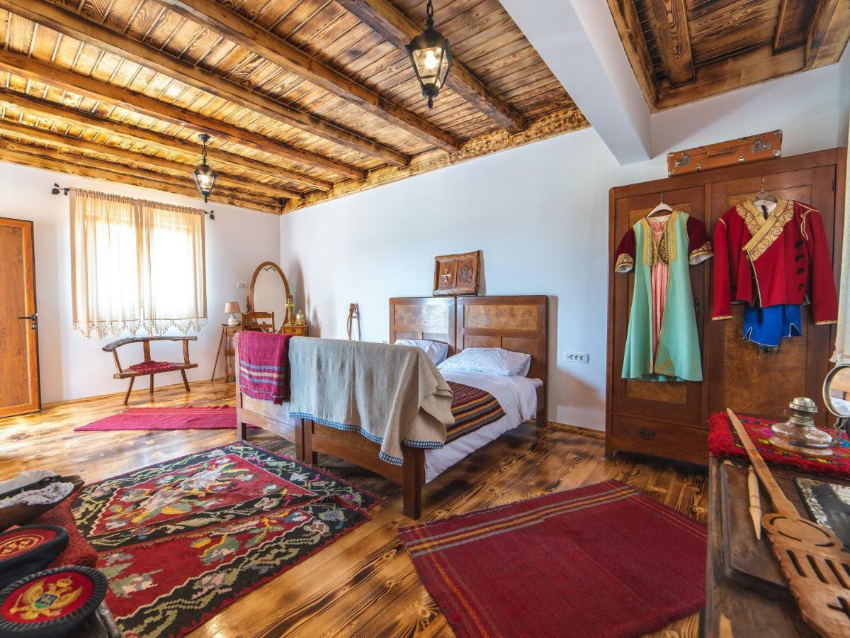 Bed and Breakfast RoyalGarden Nikšić Exterior foto